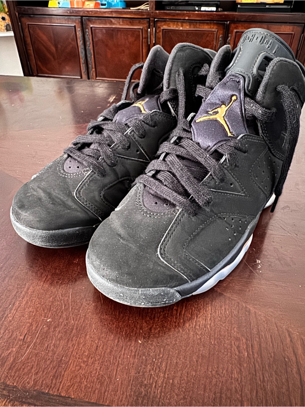 Selling a pair of Air Jordan 6 Retro DMP (2020) in Grade School sizing. Features